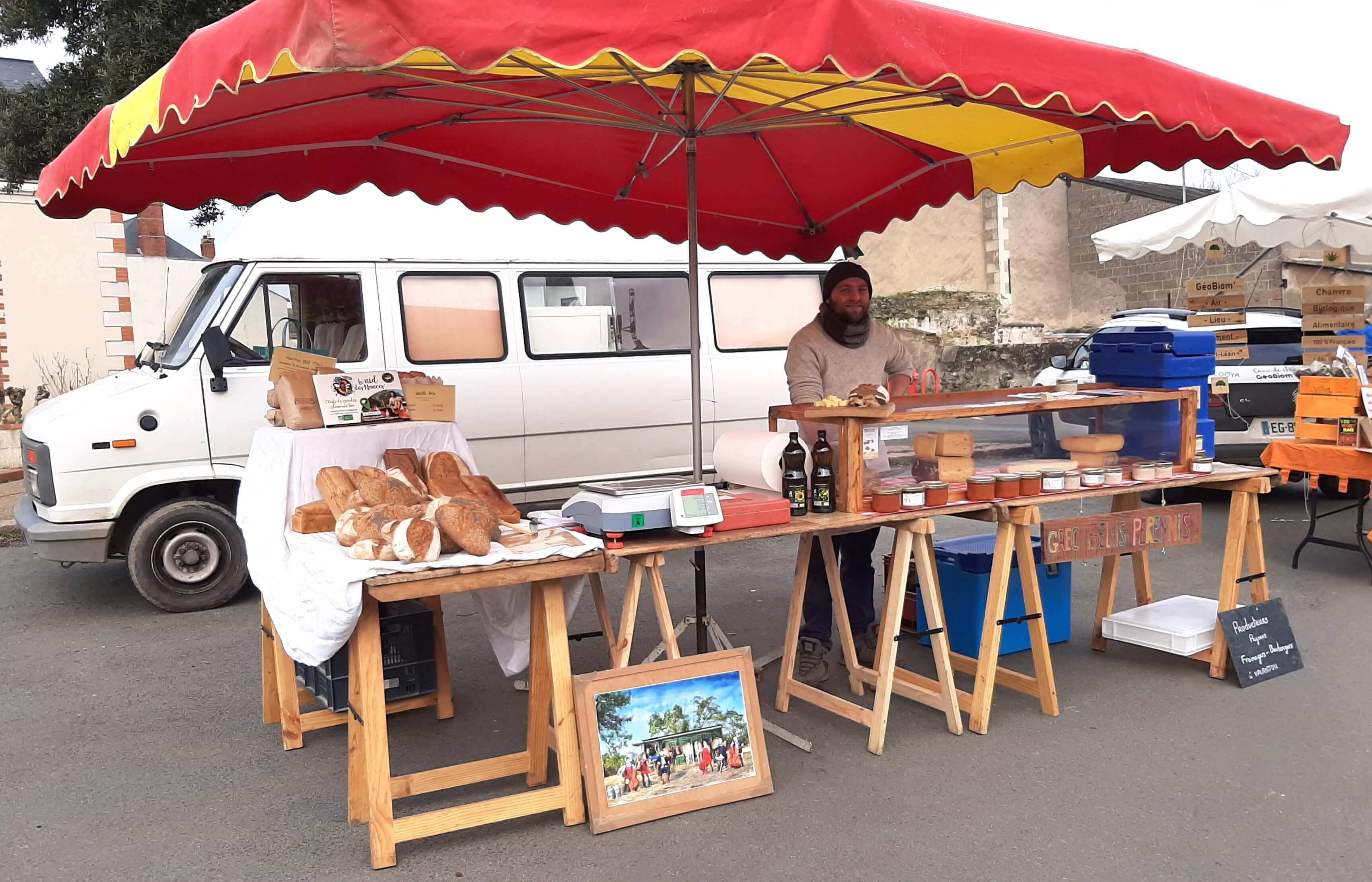 Méric au marché de Saint-Lambert-du-Lattay les mercredis matins